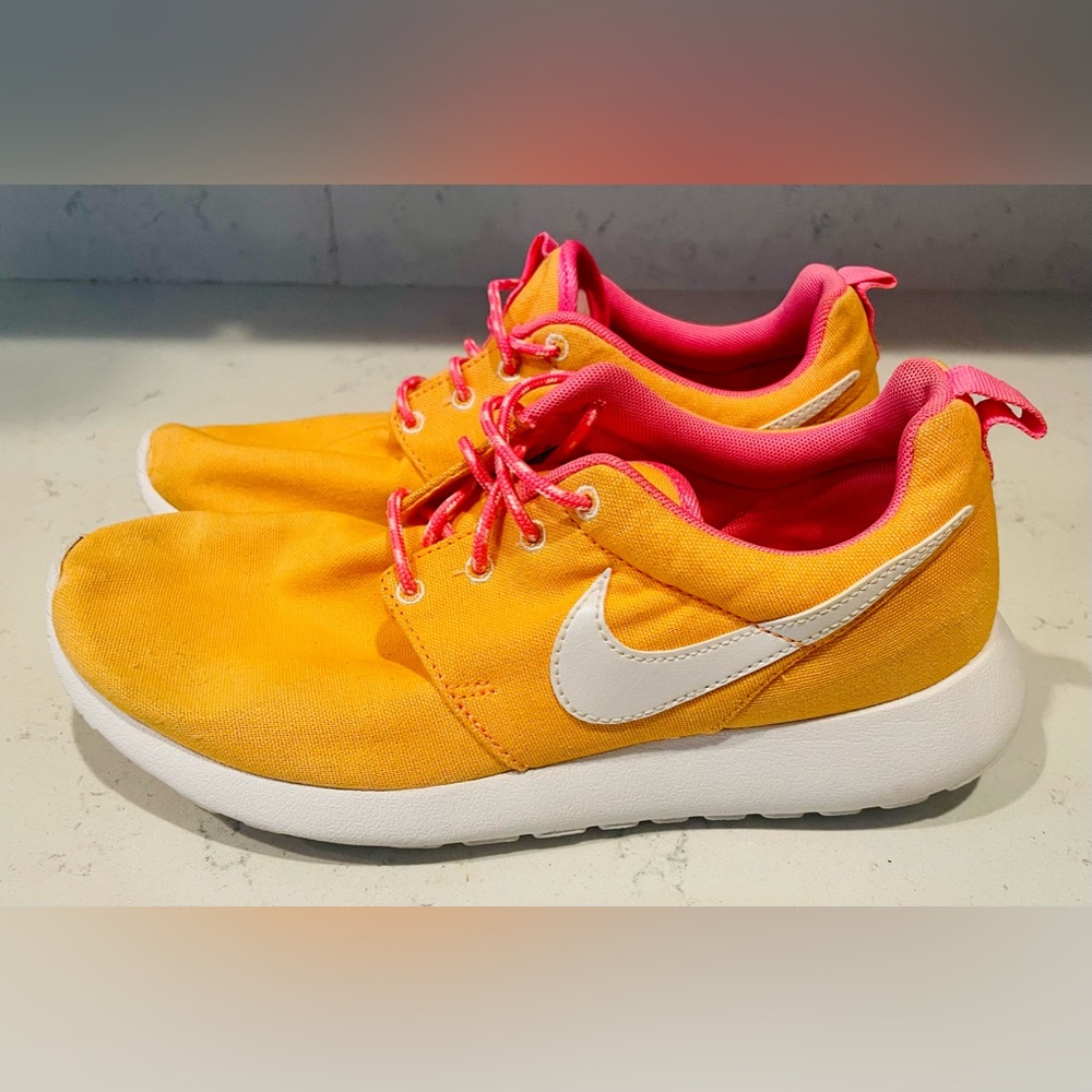 Nike Roshe Atomic Mango Sneaker Size 6Y